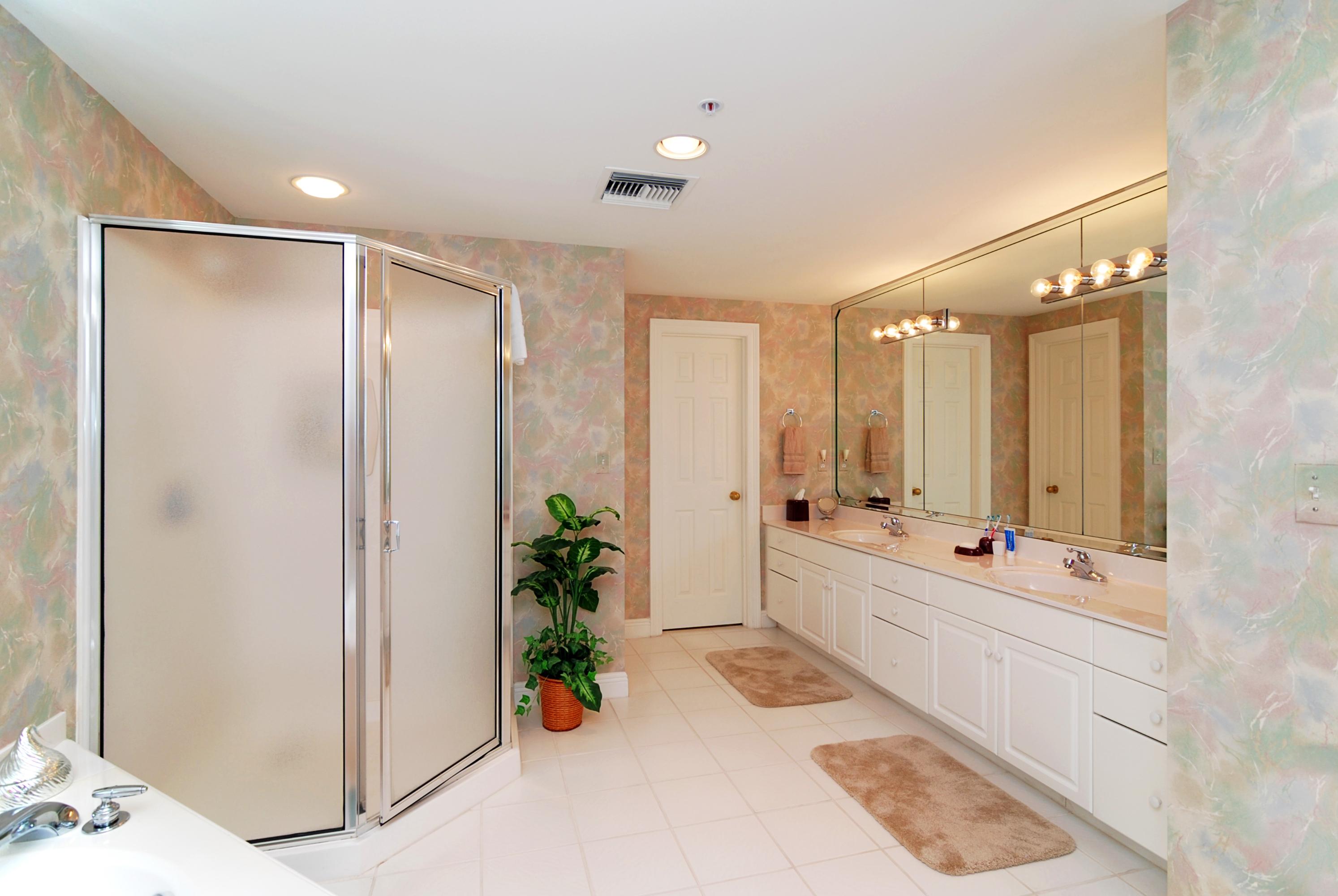 HOLIDAY ISLE TOWERS CONDO - Residential