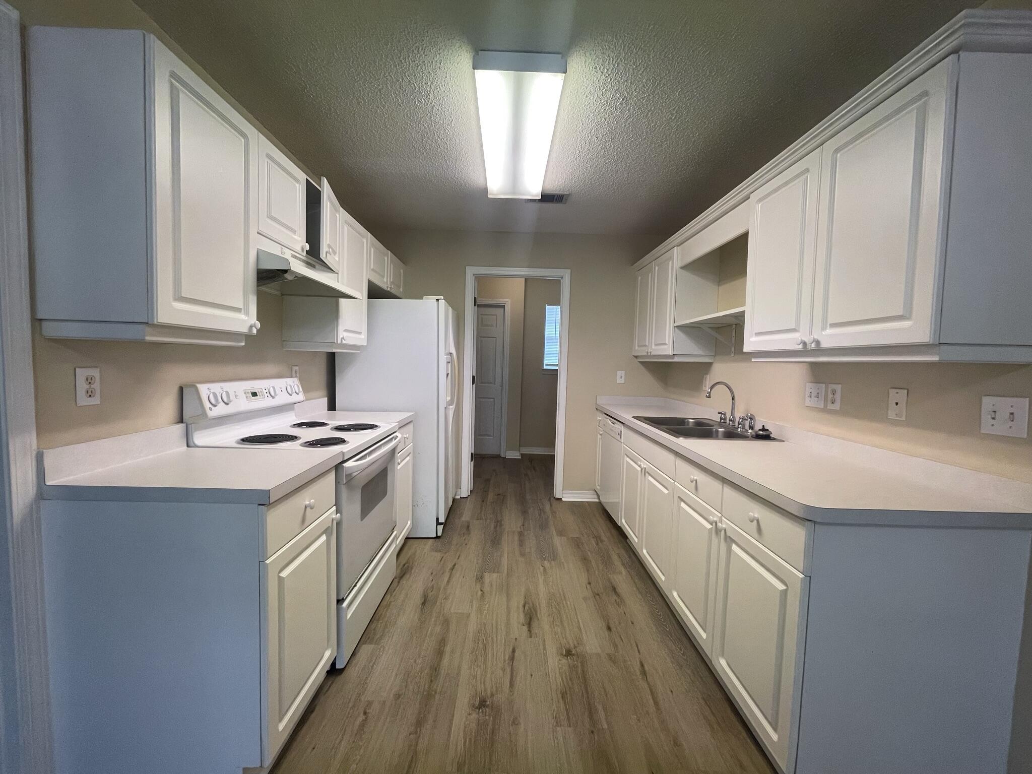 COUNTRYVIEW ESTATES 6TH ADDN PH1 - Residential Lease