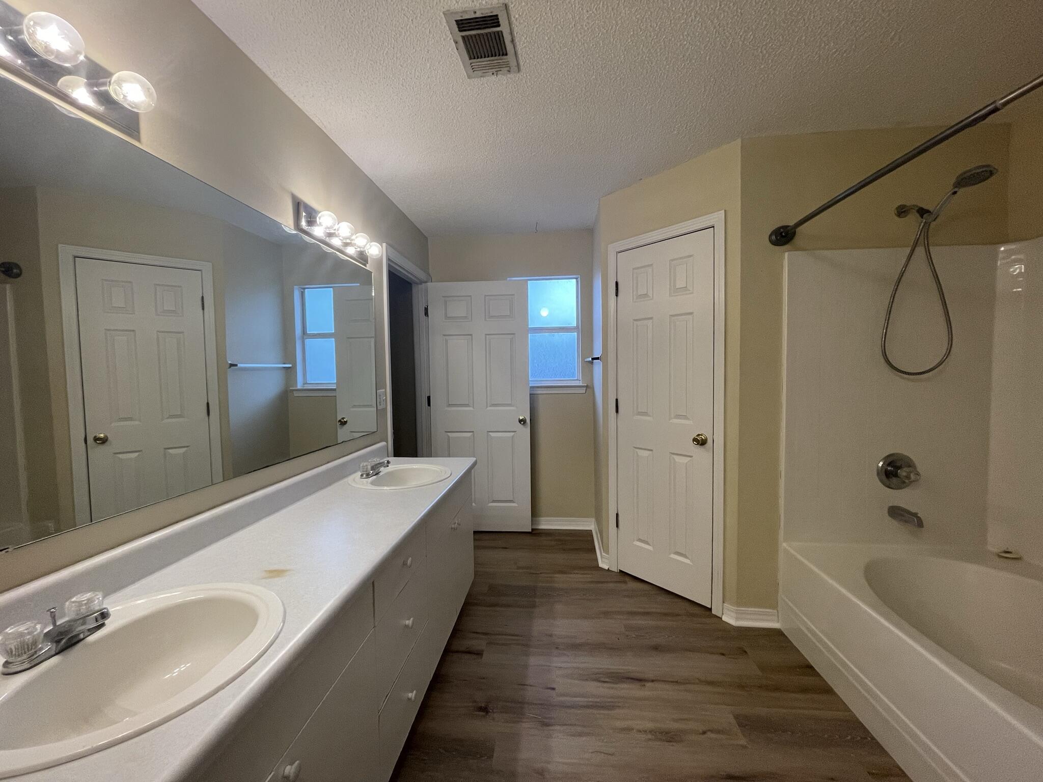 COUNTRYVIEW ESTATES 6TH ADDN PH1 - Residential Lease