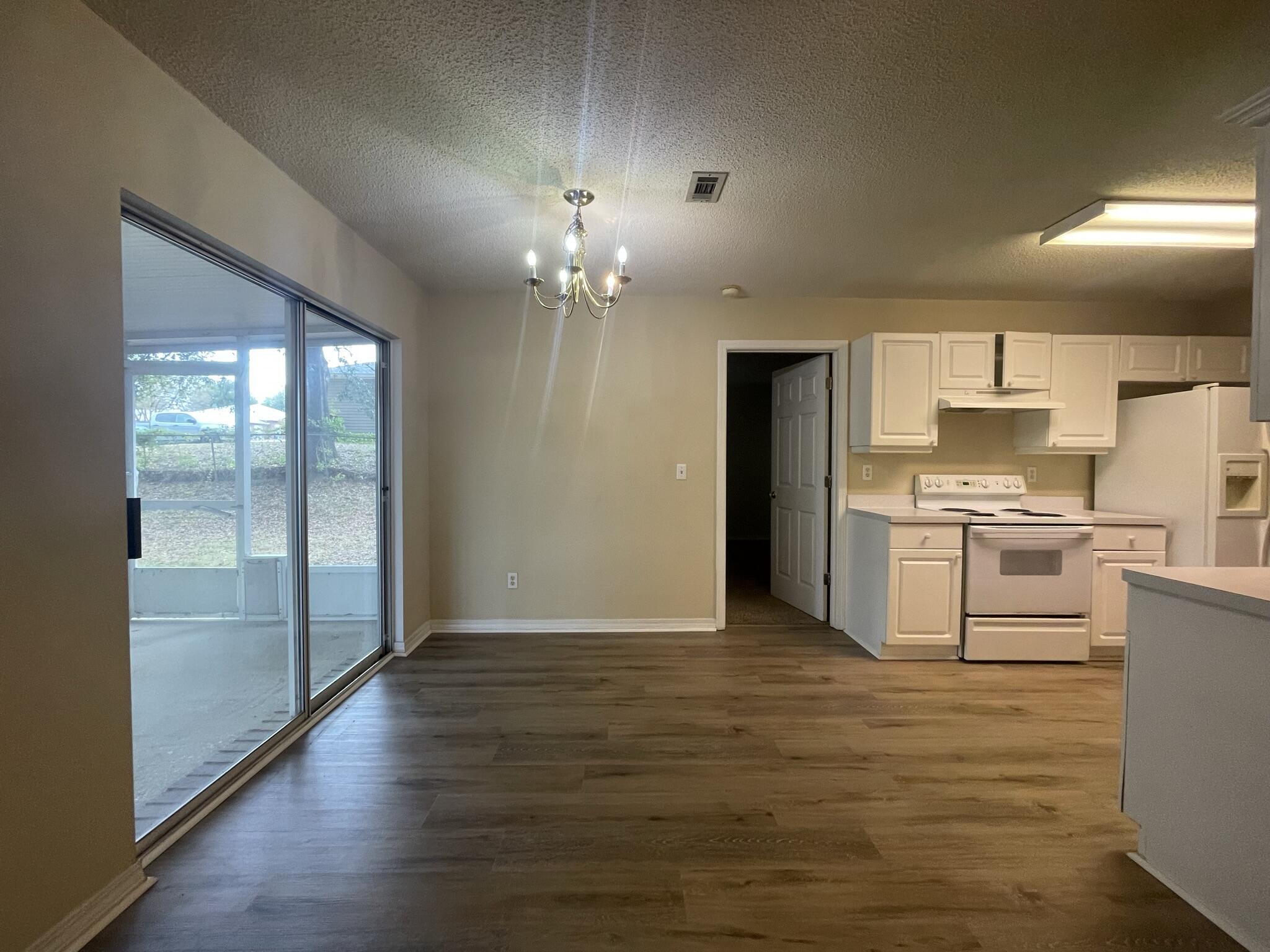 COUNTRYVIEW ESTATES 6TH ADDN PH1 - Residential Lease