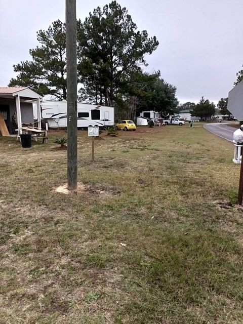 A home in DeFuniak Springs