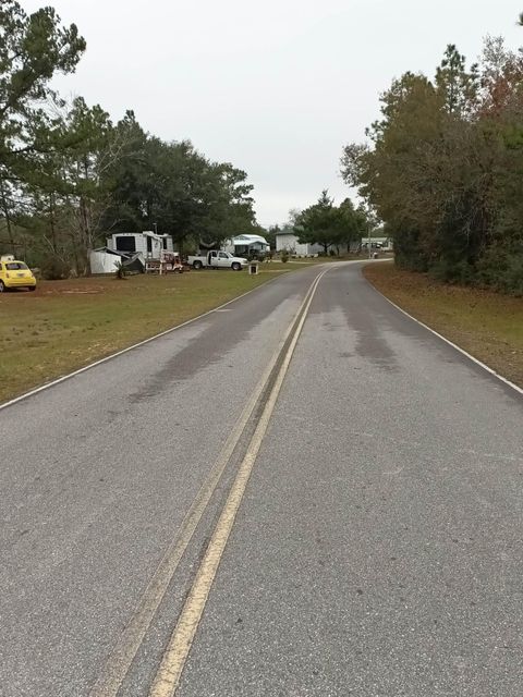 A home in DeFuniak Springs