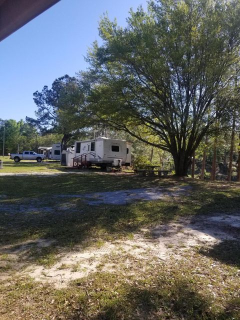 A home in DeFuniak Springs