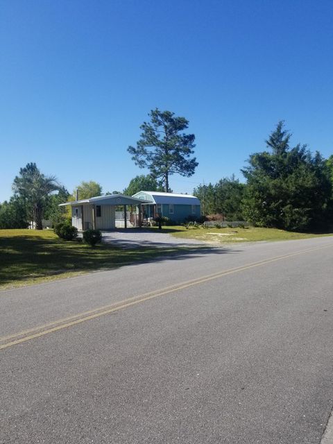 A home in DeFuniak Springs