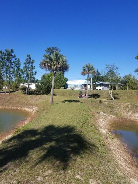 A home in DeFuniak Springs