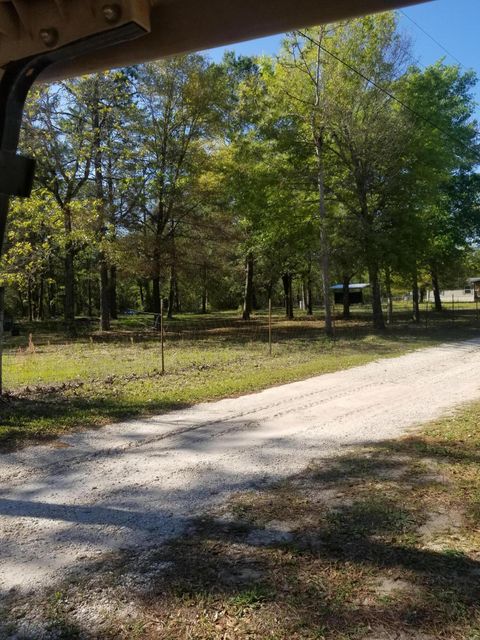 A home in DeFuniak Springs