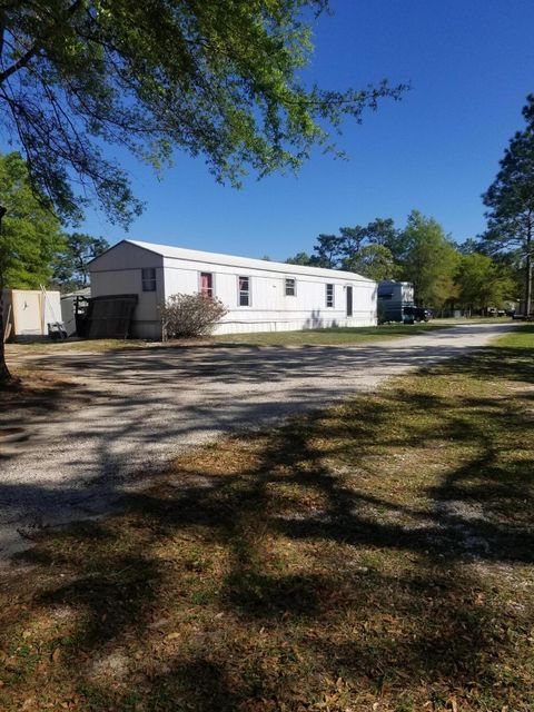 A home in DeFuniak Springs