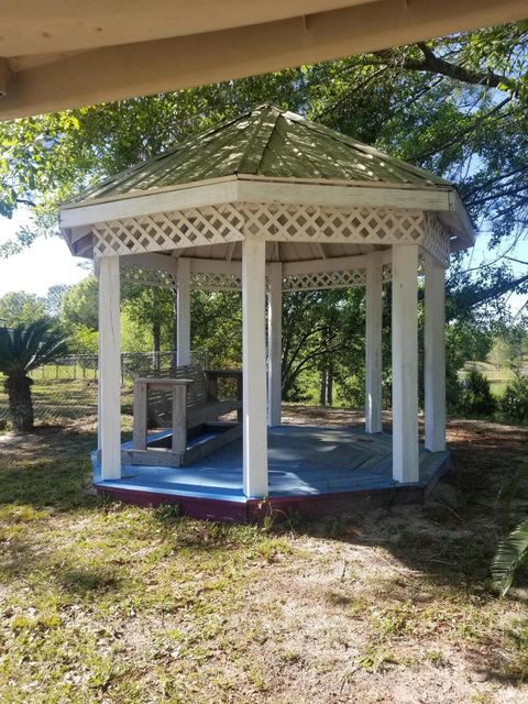 A home in DeFuniak Springs