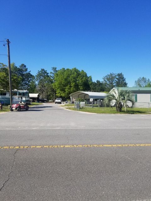 A home in DeFuniak Springs