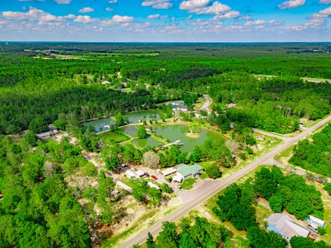 A home in DeFuniak Springs