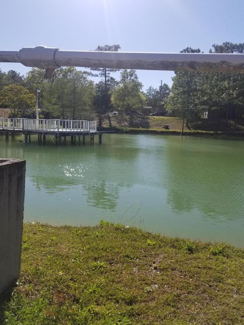 A home in DeFuniak Springs