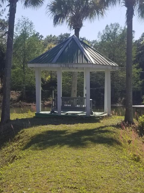 A home in DeFuniak Springs