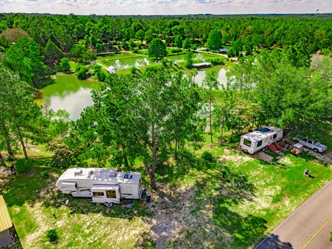 A home in DeFuniak Springs