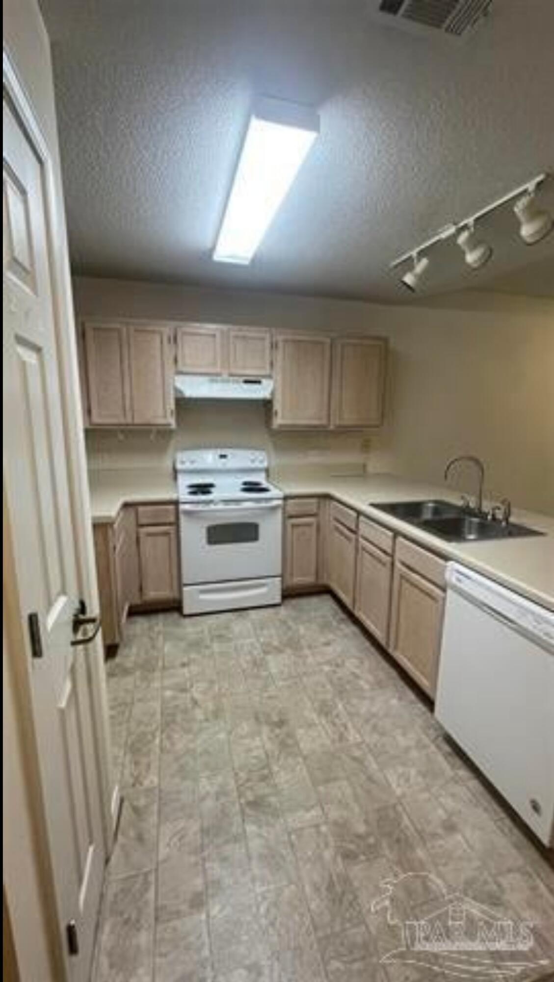 SHOAL CREEK VILLAS - Residential Lease