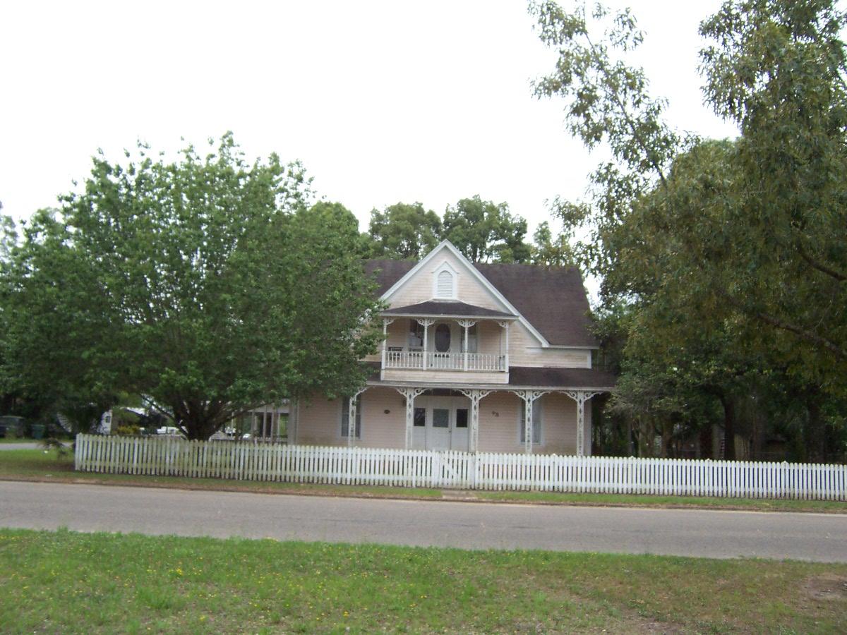 DEFUNIAK SPRINGS TOWN OF - Residential