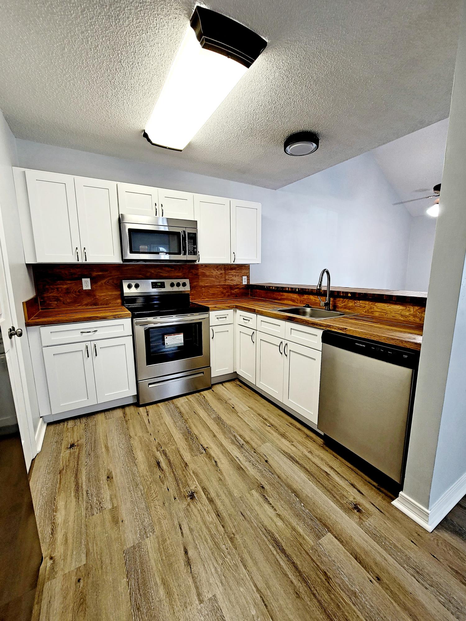 BELL-BROOK ESTATES 1ST ADDN - Residential