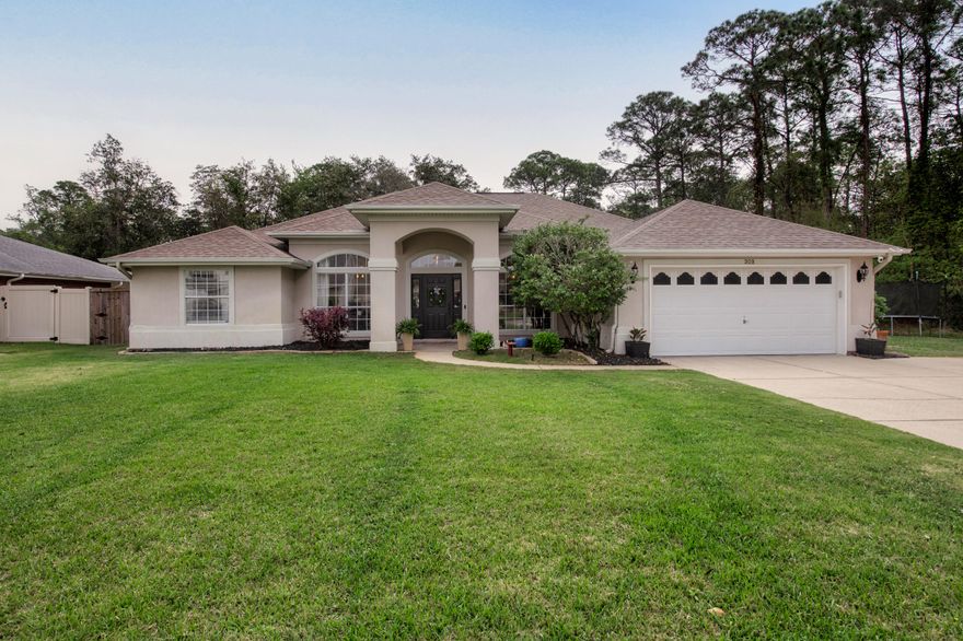 Located in the Overbrook neighborhood,this beautiful updated home sits at theend of a cul-de-sac and features asparkling pool, modern kitchen, spa-likemaster suite, and a private guest suite.Surrounded by lush landscaping, itsprivate location only minutes from Hurlburt and Eglin AFB.
