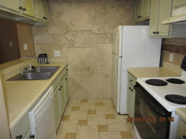 ELM PLACE CONDO - Residential