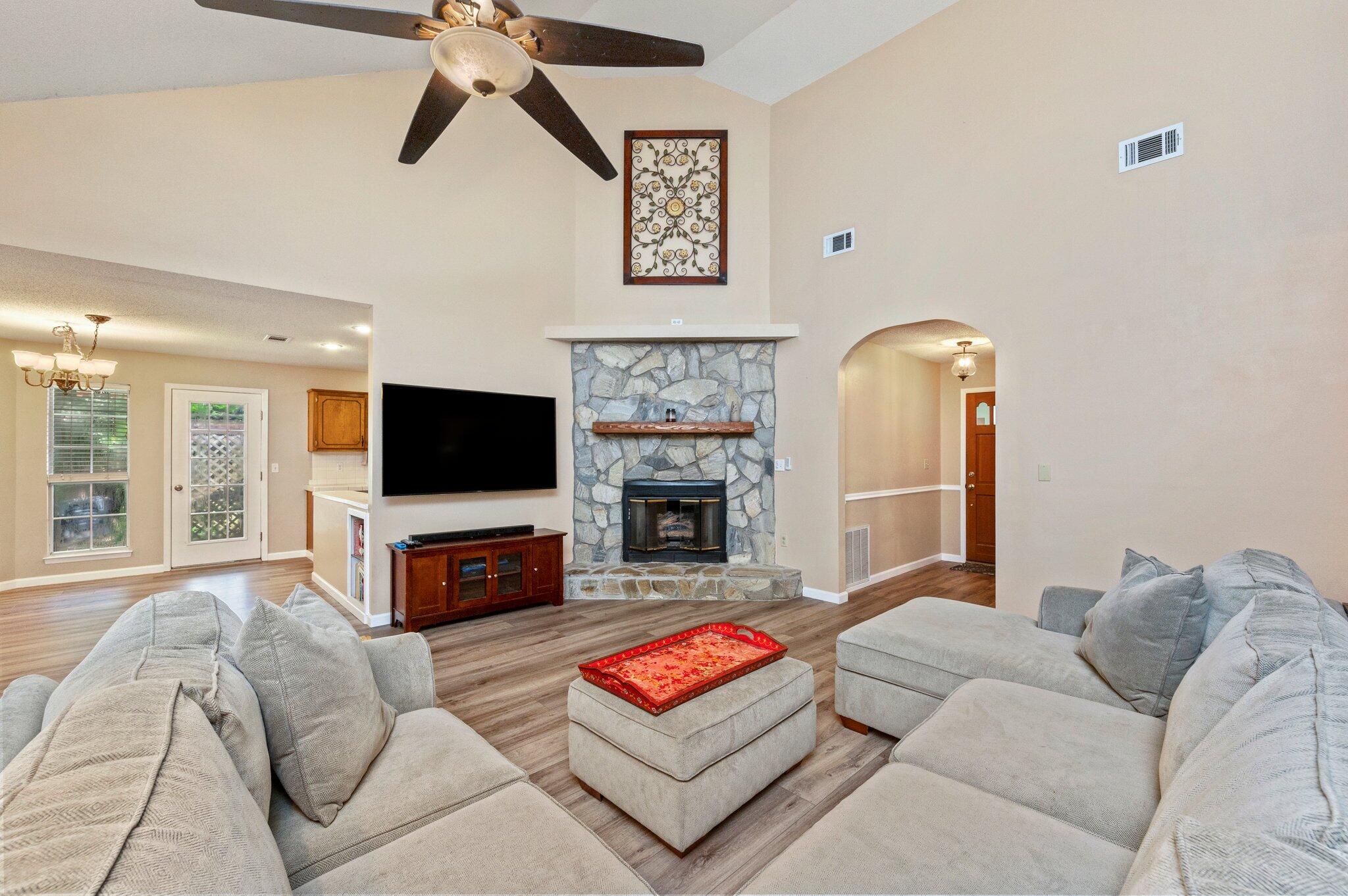 SAVANNAH OAKS - Residential