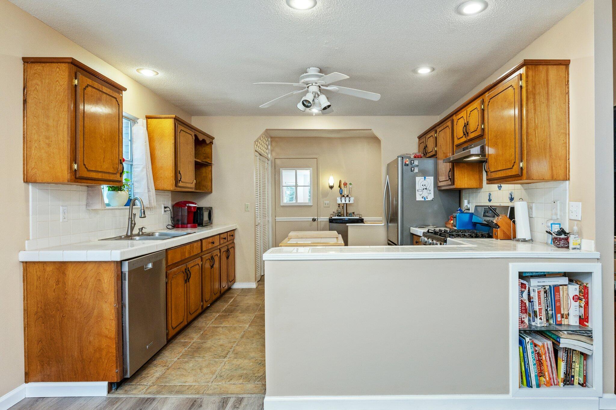 SAVANNAH OAKS - Residential