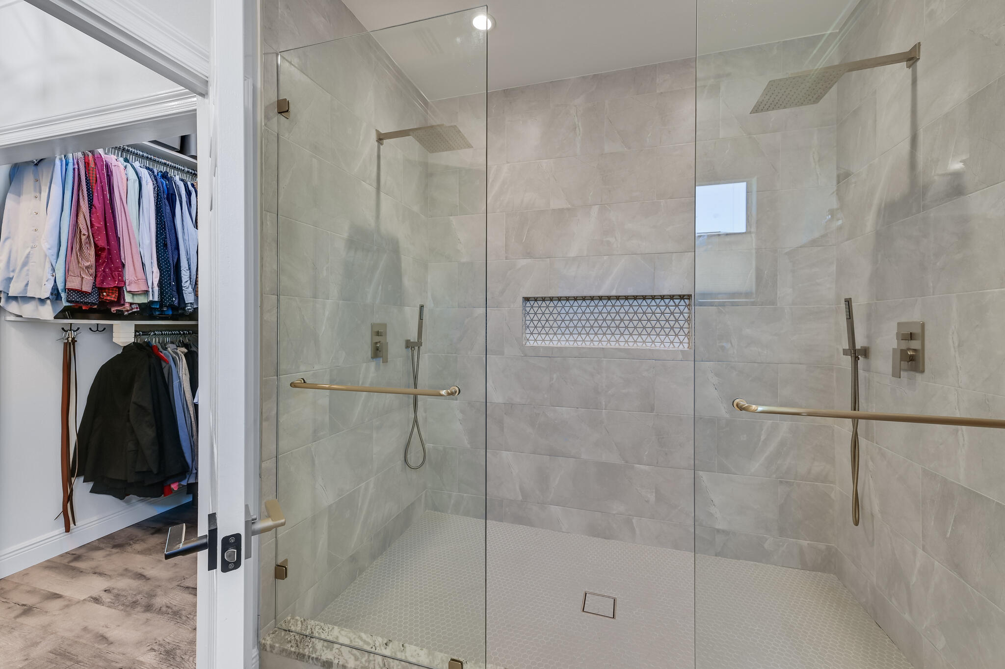 Escada - Residential