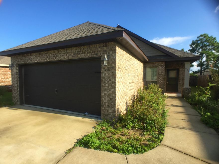 This beautiful 3BR/2BA home is located in the desirable neighborhood of Driftwood Estates. The rental features wood and tile flooring in the main living areas and new carpet in the bedrooms. The eat-in kitchen boasts granite counter tops, stainless steel appliances, and a breakfast bar. Spend time relaxing on the screened in porch of the fenced back yard. The community is conveniently located close to Sacred Heart Hospital, Baytowne Wharf in Sandestin Resort and Grand Boulevard Towne Center with dining, entertainment, & shopping options as well as Publix and a movie theatre. You are also just a quick drive to either the Bay or the beautiful beaches of South Walton. A non-warranted washer/dryer is provided for your convenience. Driftwood Estates features a community pool and playground. Sor