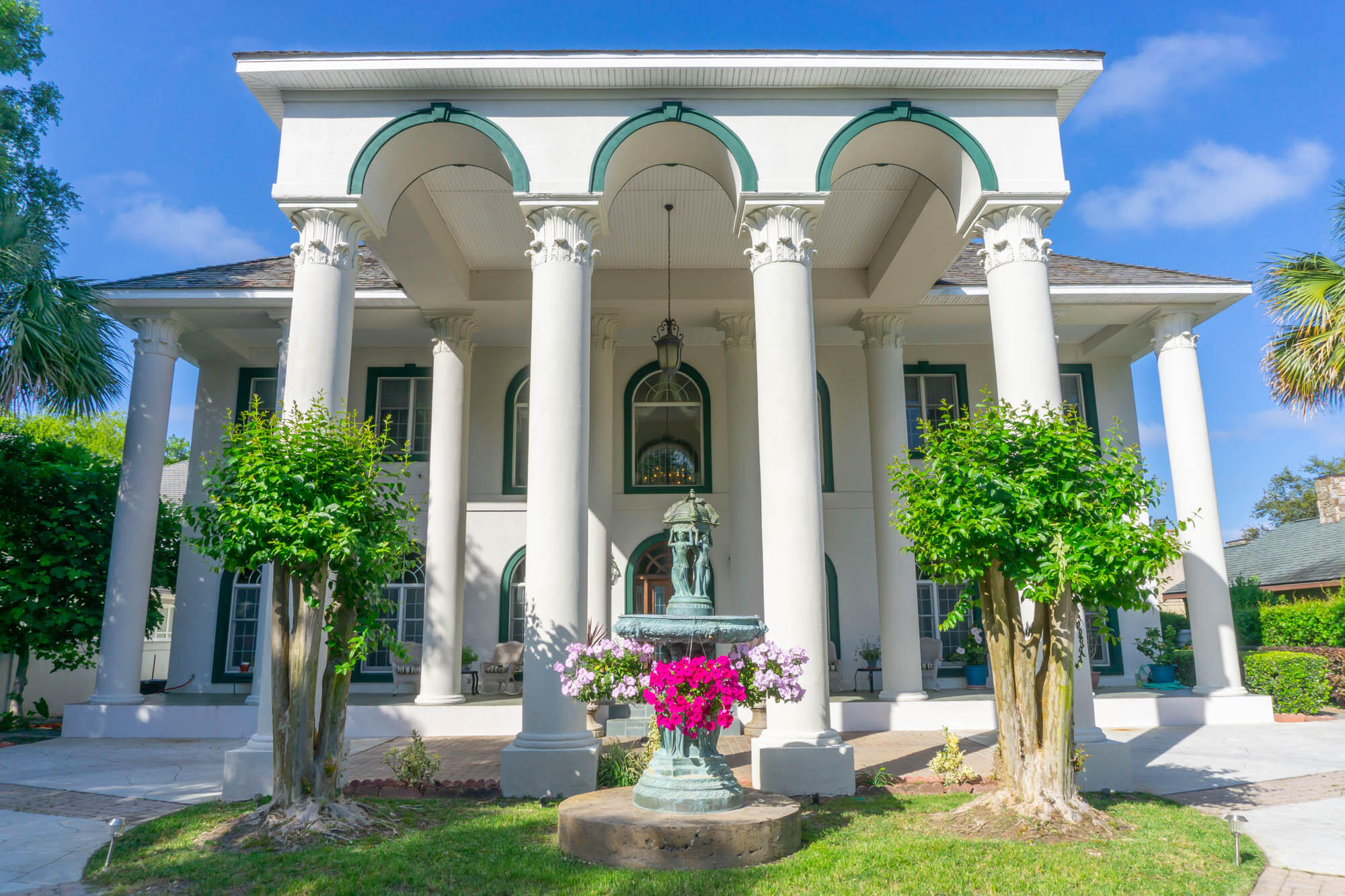 Nearly 100 feet of bay waterfront with a private sandy beach and over an acre of land, this lavish 10,000+ square foot home in the charming fishing village of Destin offers genteel living.  A 20 foot wall of imported teak bookcases with a Vermont casting gas stove to read by in the library,  2 gas fireplaces, 4 built in niches for artwork, a glassed atrium in the great room with 3 large skylights for natural sunlight, a custom teak bar with built in 90 gallon fish tank, a maid's bedroom with separate entrance and a free floating double staircase entrance with gorgeous crystal chandelier in the center more grand than Scarlett O'Hara's provide the setting for friends and family to gather in the most luxurious splendor.