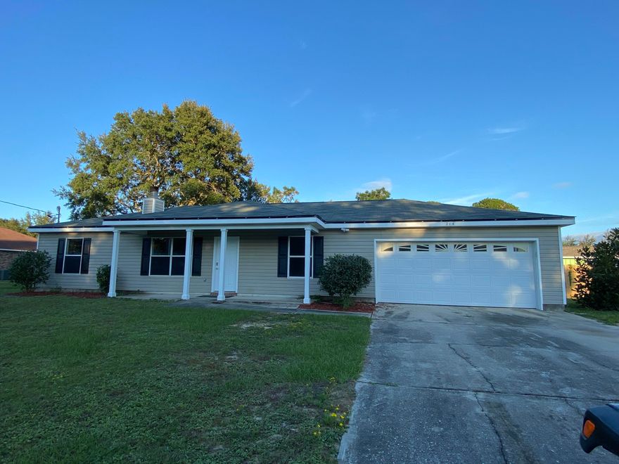 Don't miss this completely remodeled home in Navarre. Drive by call to set appointment to see inside. Qualifications: One year lease, no pets, no smoking, clean credit (minimum 700 FICO credit score required in addition to meeting applicant rental criteria) good and verifiable rental and employment history. Nonrefundable fee from security deposit upon vacating for pest control. Rent reflects discount when paid by the first of each month or before. Text for more info today!