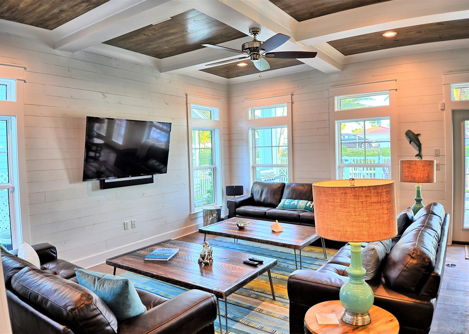 CRYSTAL SHORES - Residential