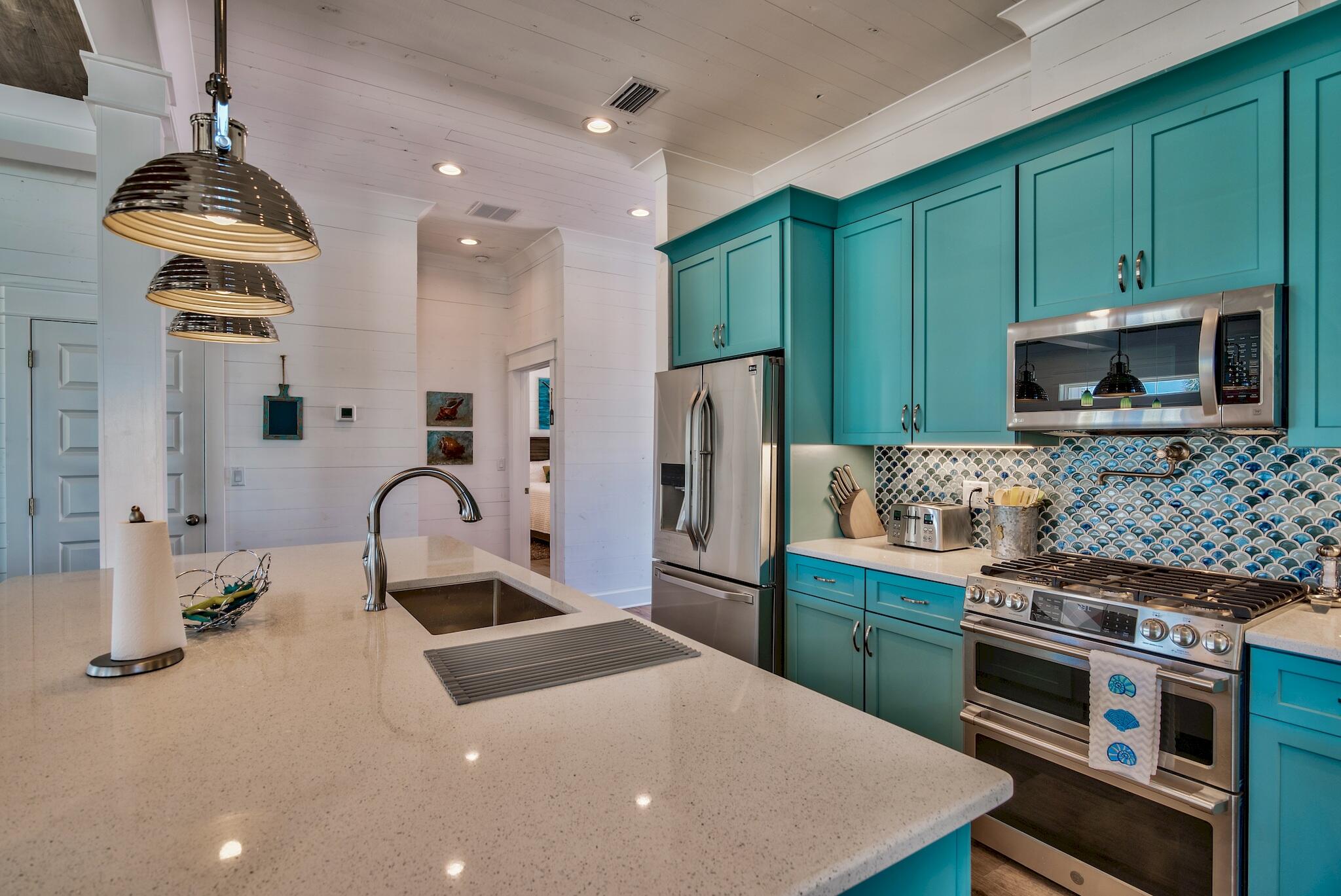 CRYSTAL SHORES - Residential