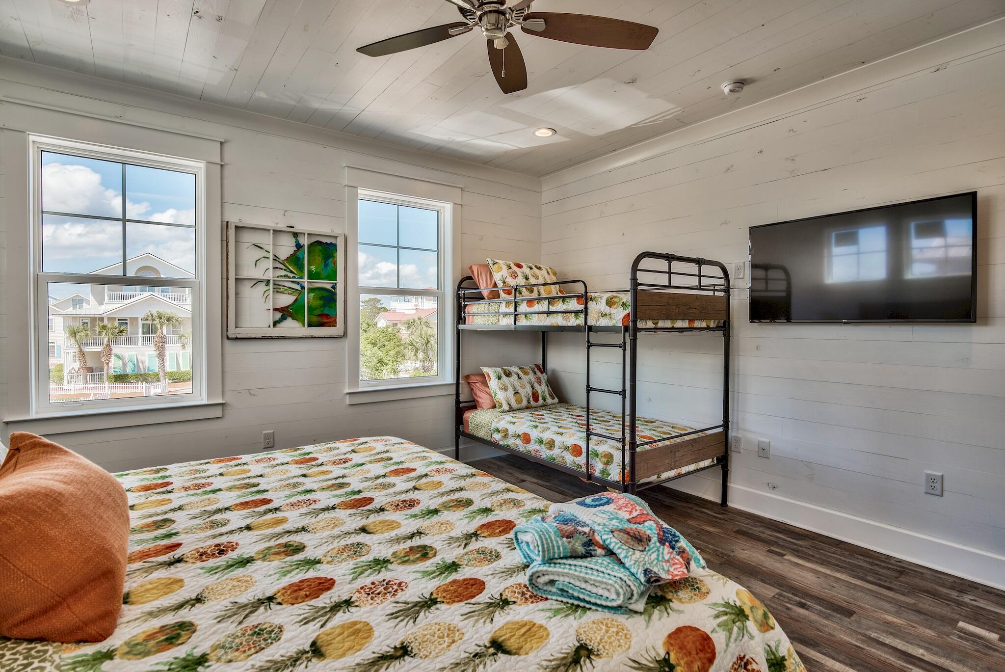 CRYSTAL SHORES - Residential
