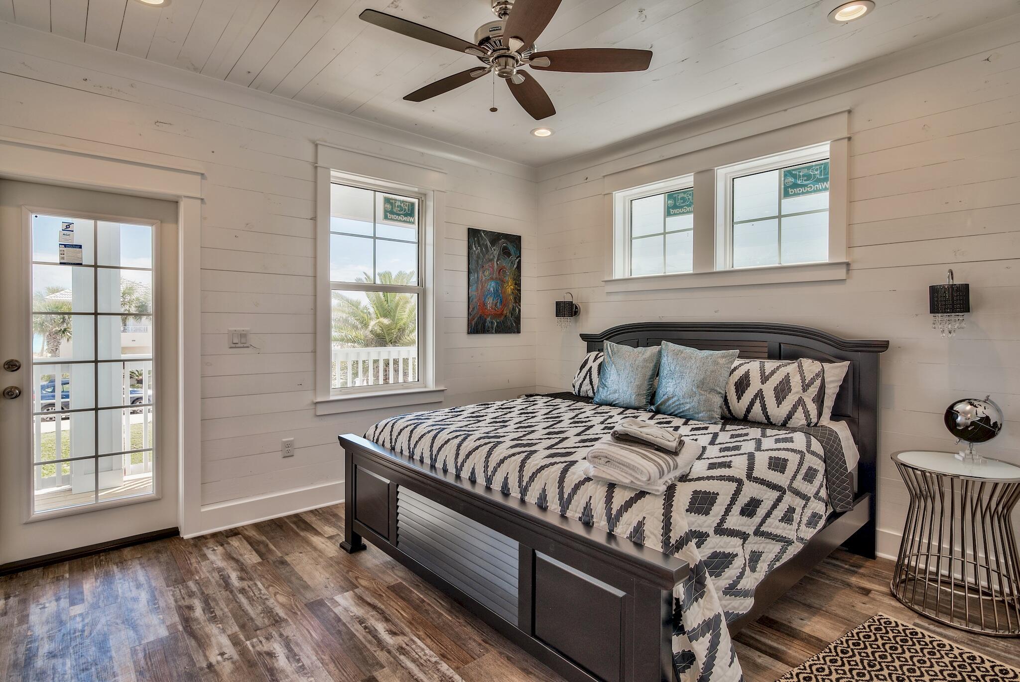 CRYSTAL SHORES - Residential