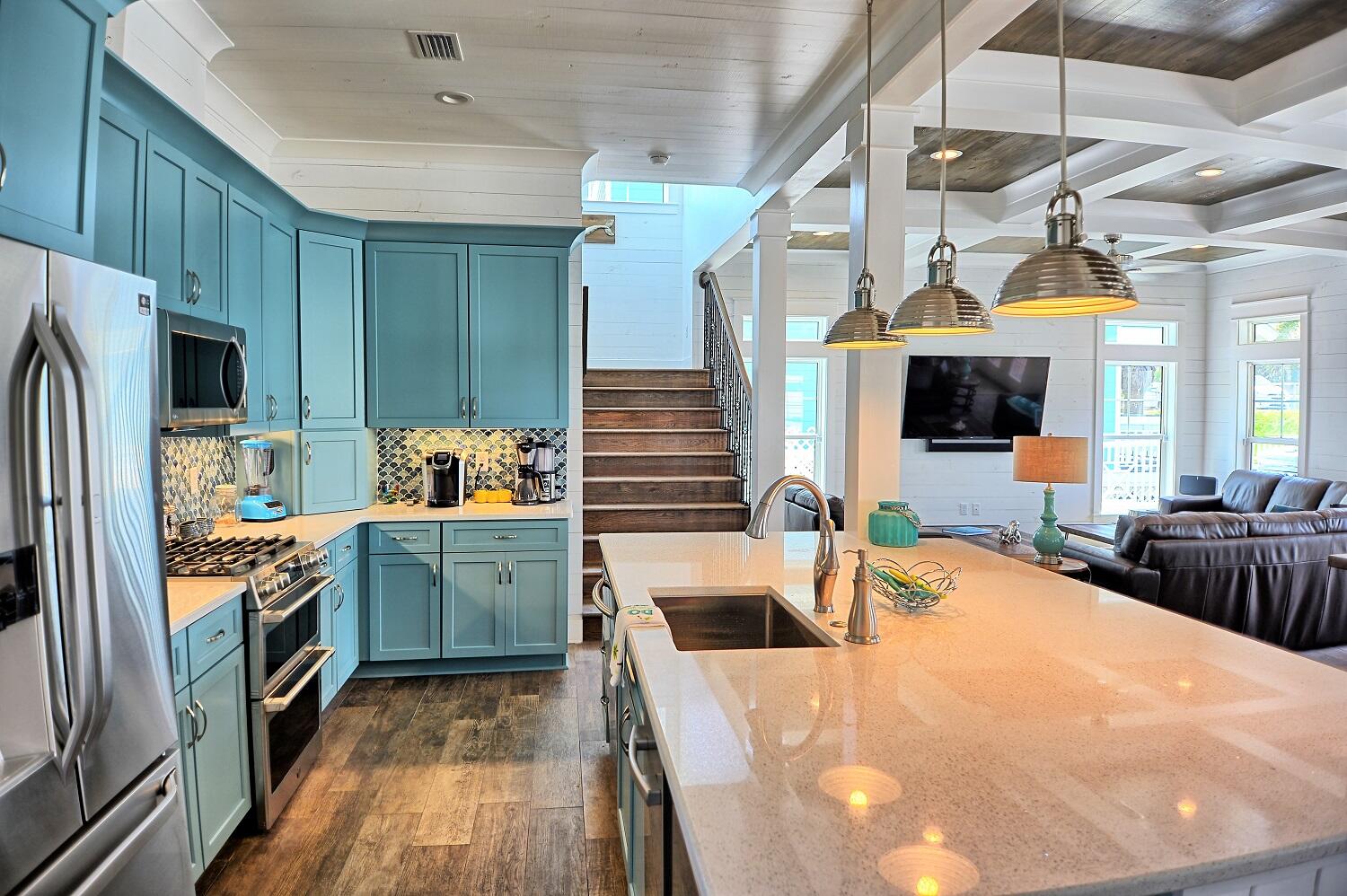 CRYSTAL SHORES - Residential