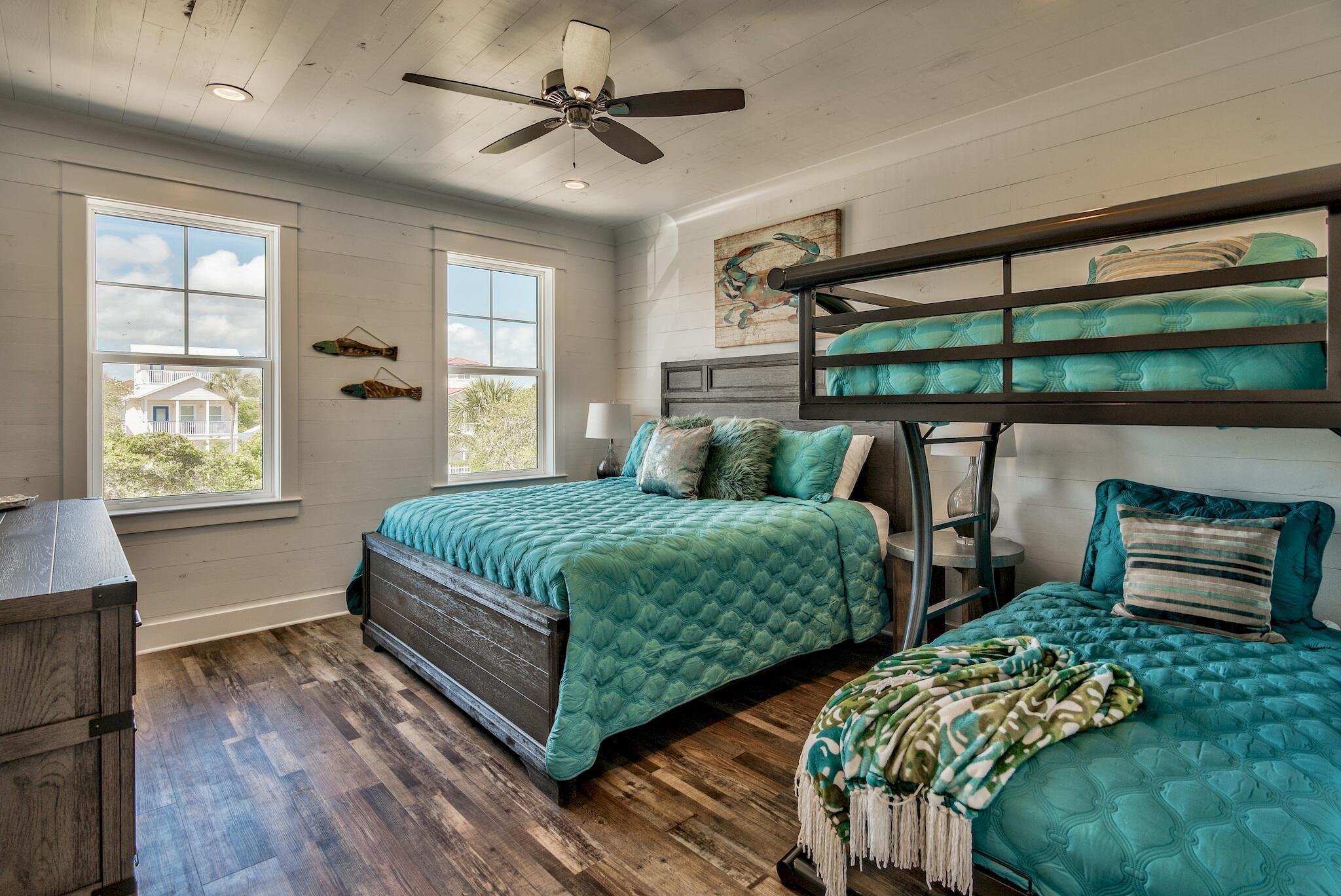 CRYSTAL SHORES - Residential