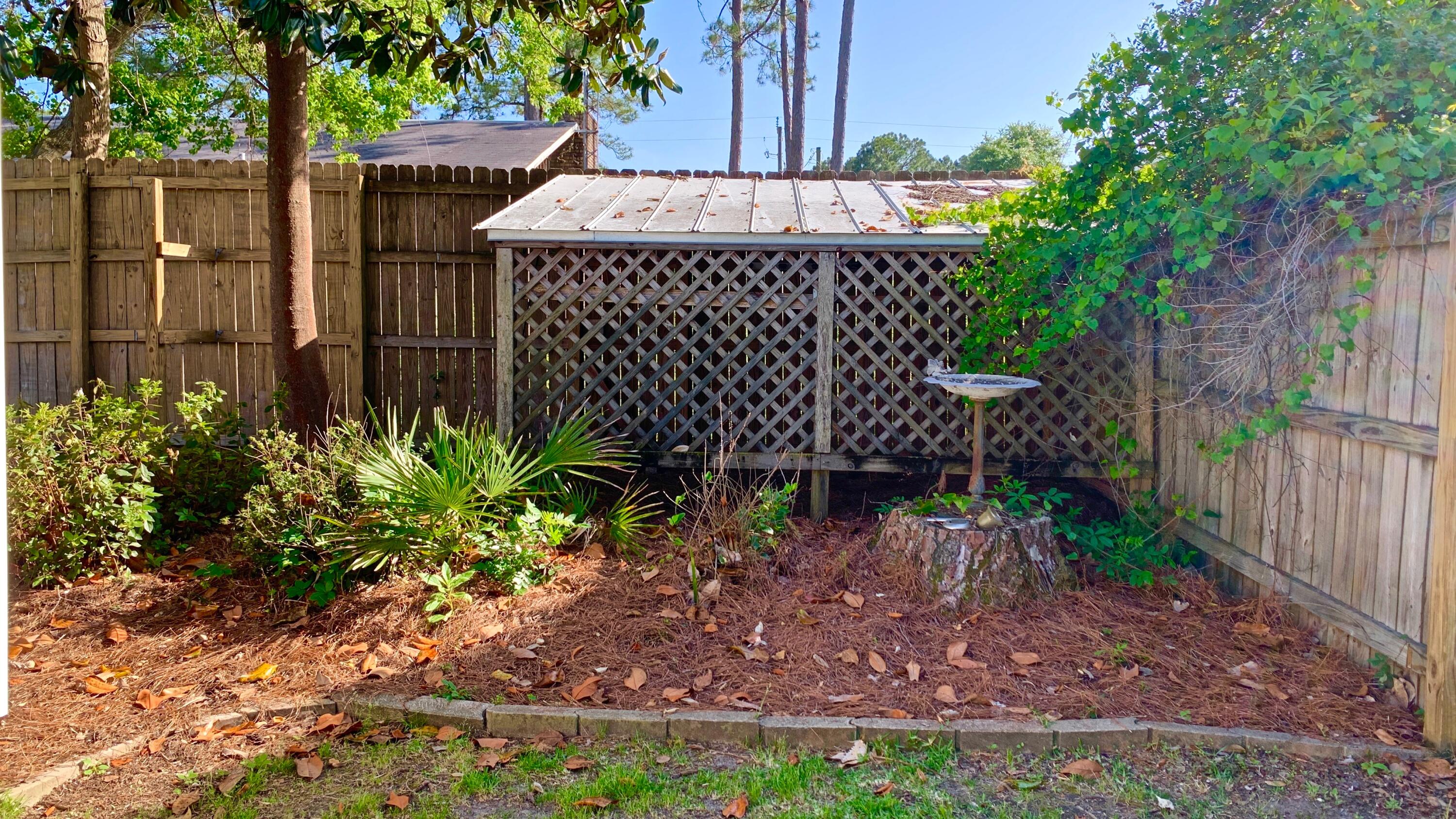 HOLIDAY SHORES ESTATES 2ND ADDN - Residential