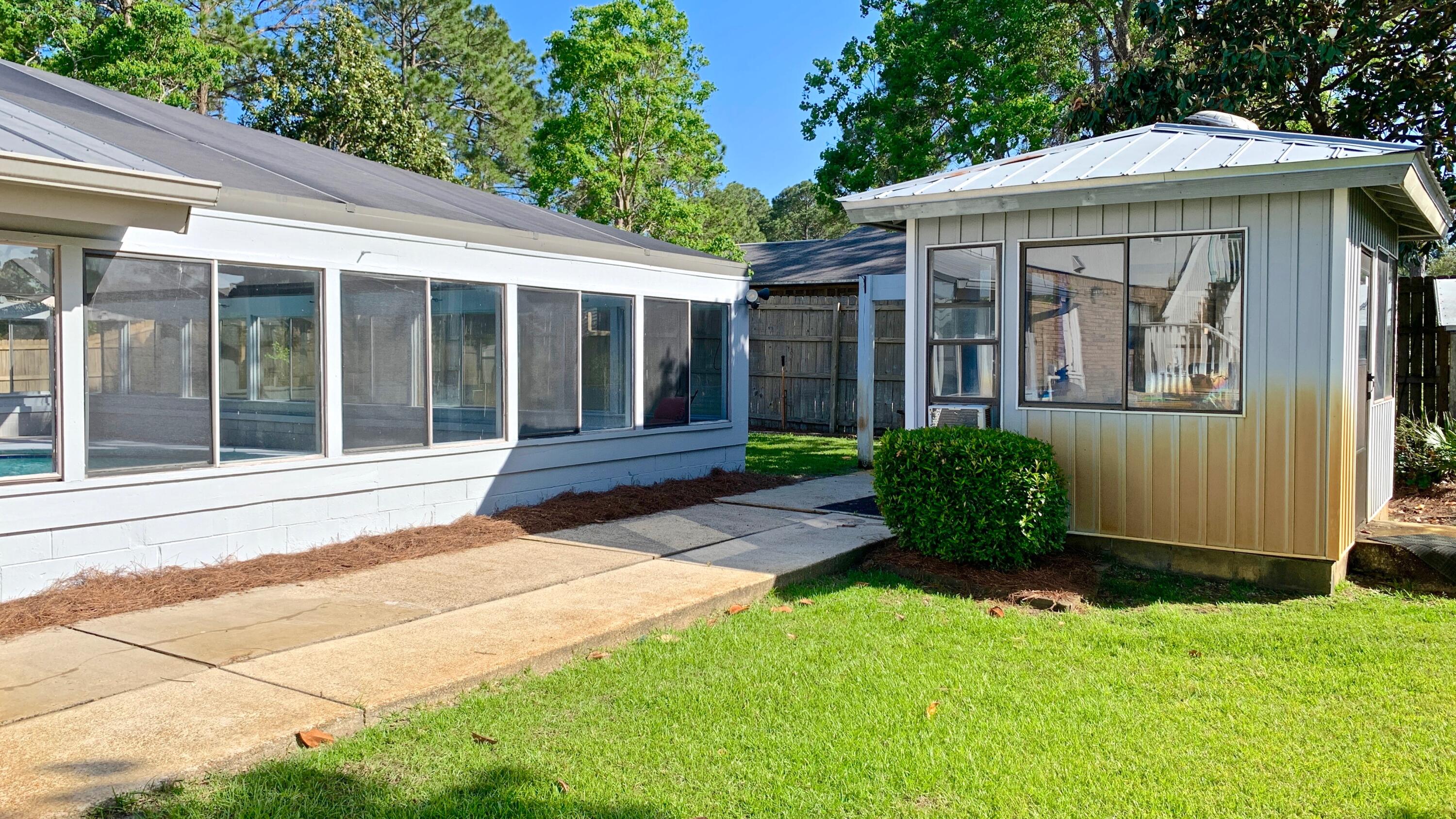 HOLIDAY SHORES ESTATES 2ND ADDN - Residential