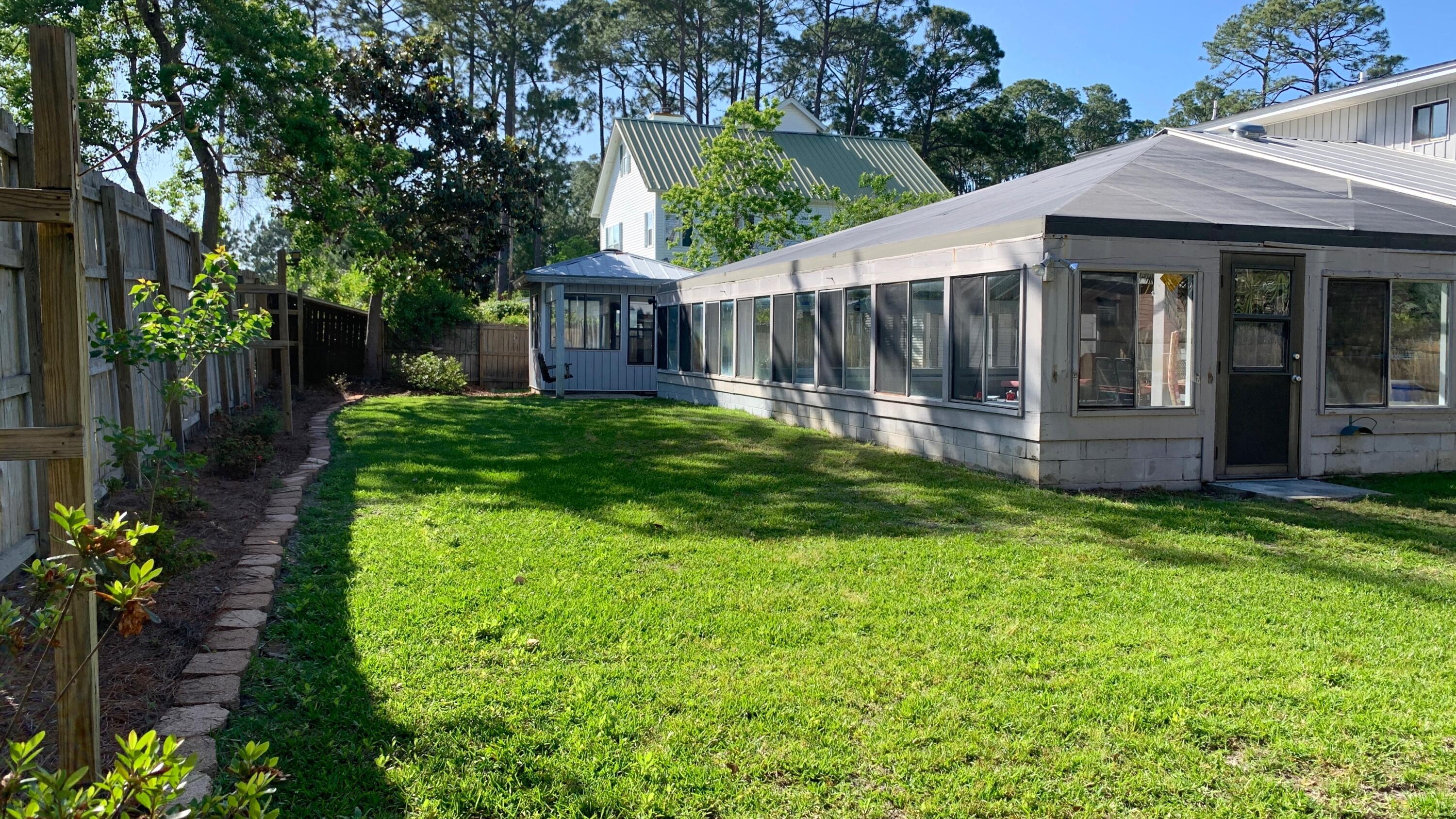 HOLIDAY SHORES ESTATES 2ND ADDN - Residential