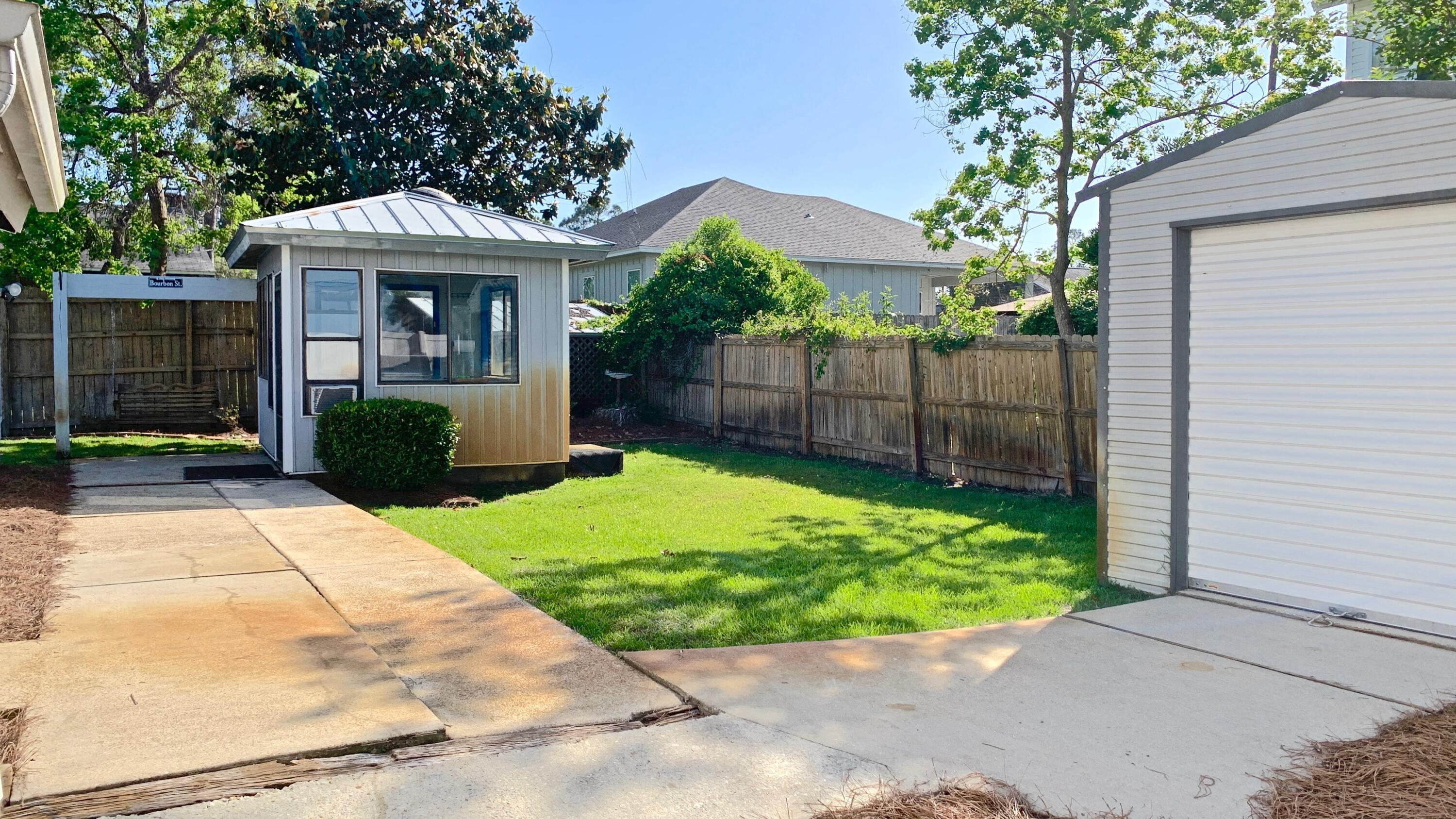 HOLIDAY SHORES ESTATES 2ND ADDN - Residential