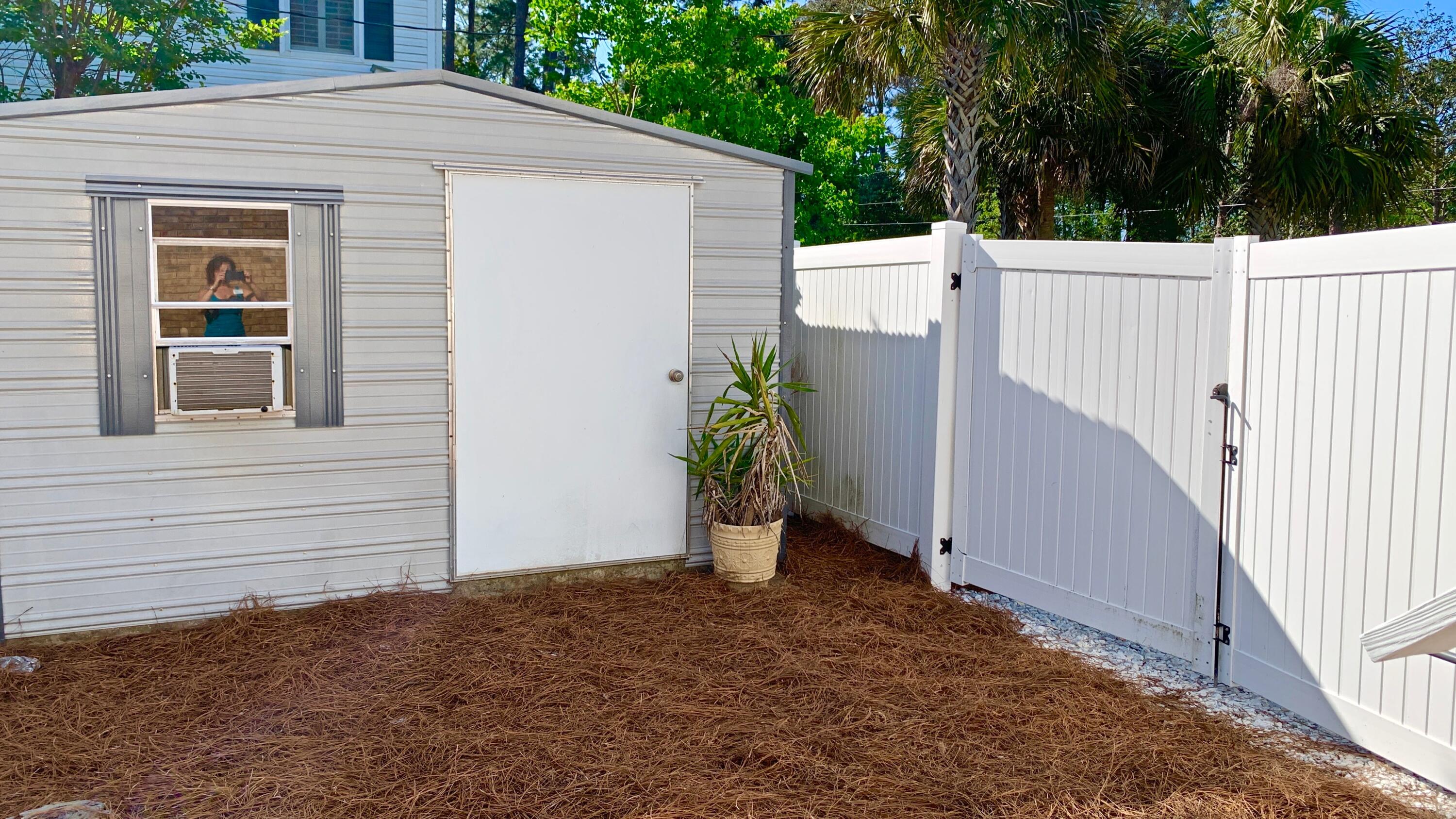 HOLIDAY SHORES ESTATES 2ND ADDN - Residential