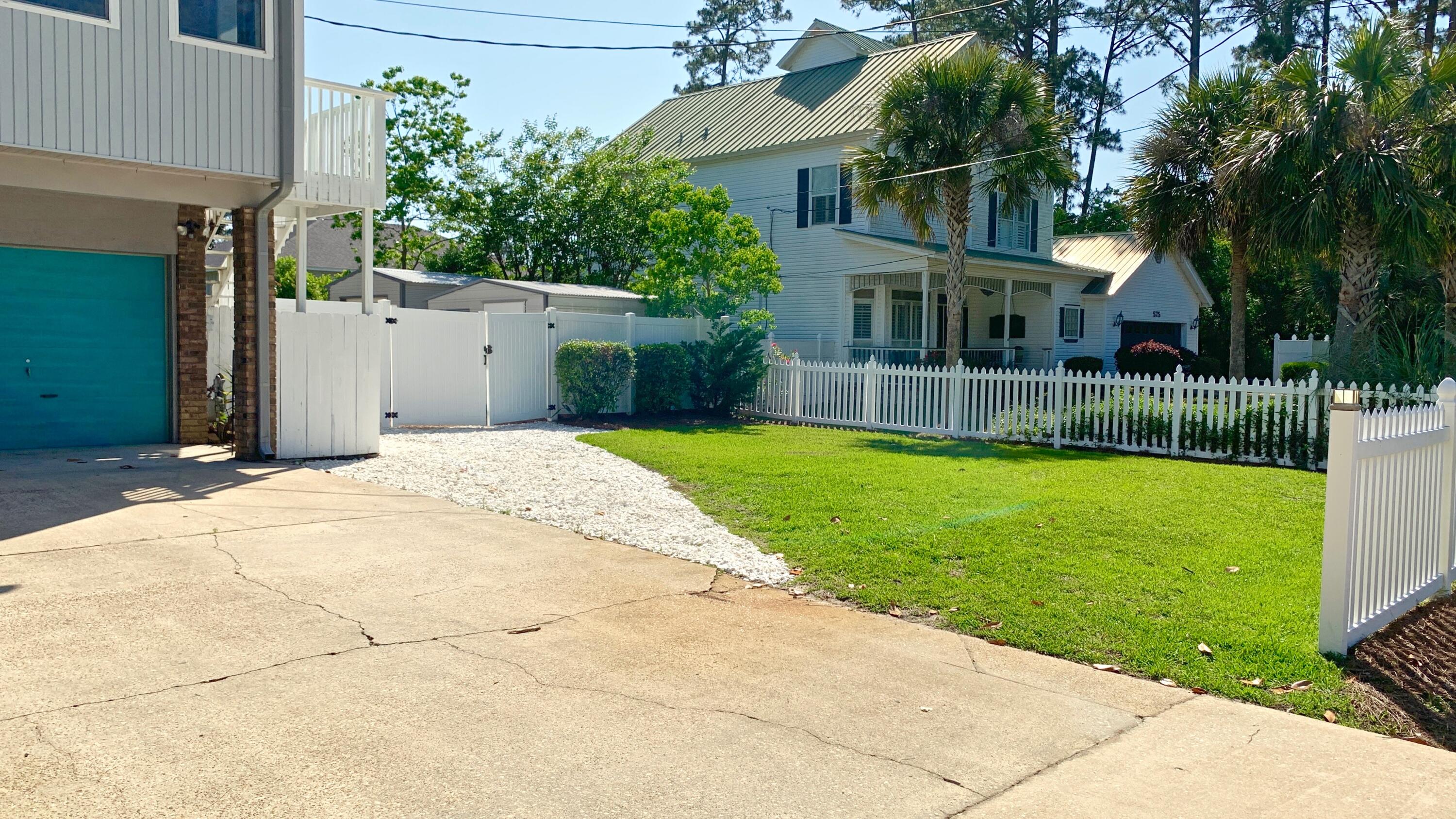 HOLIDAY SHORES ESTATES 2ND ADDN - Residential