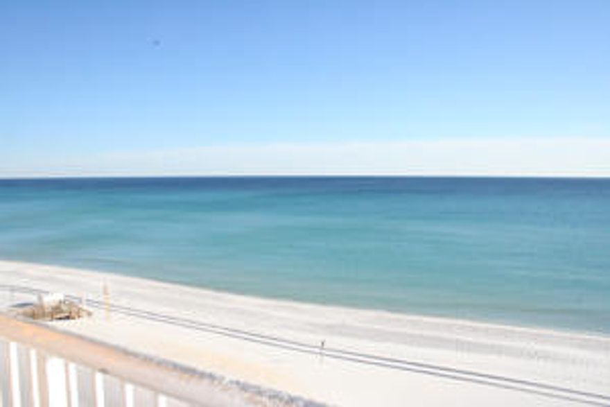 COZY & WELCOMING! Very tastefully decorated Gulf front studio with direct Gulf-front views! Everyone will enjoy staying in this updated studio! Stunning views, beautiful furnishings and a full kitchen is everything you need!