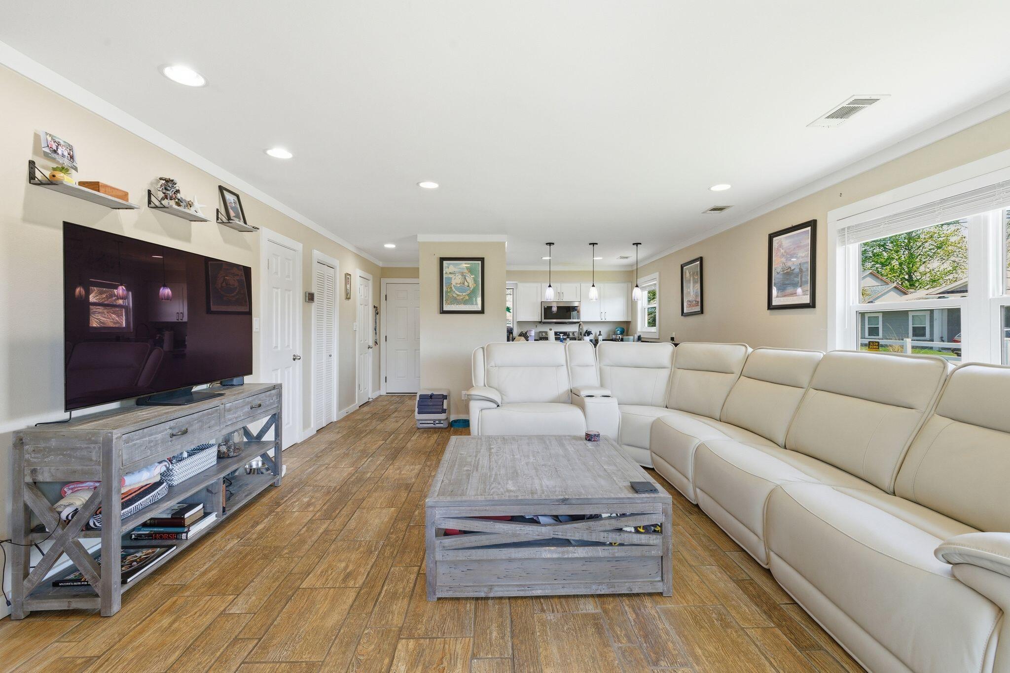 LA MAR WEST T/H - Residential