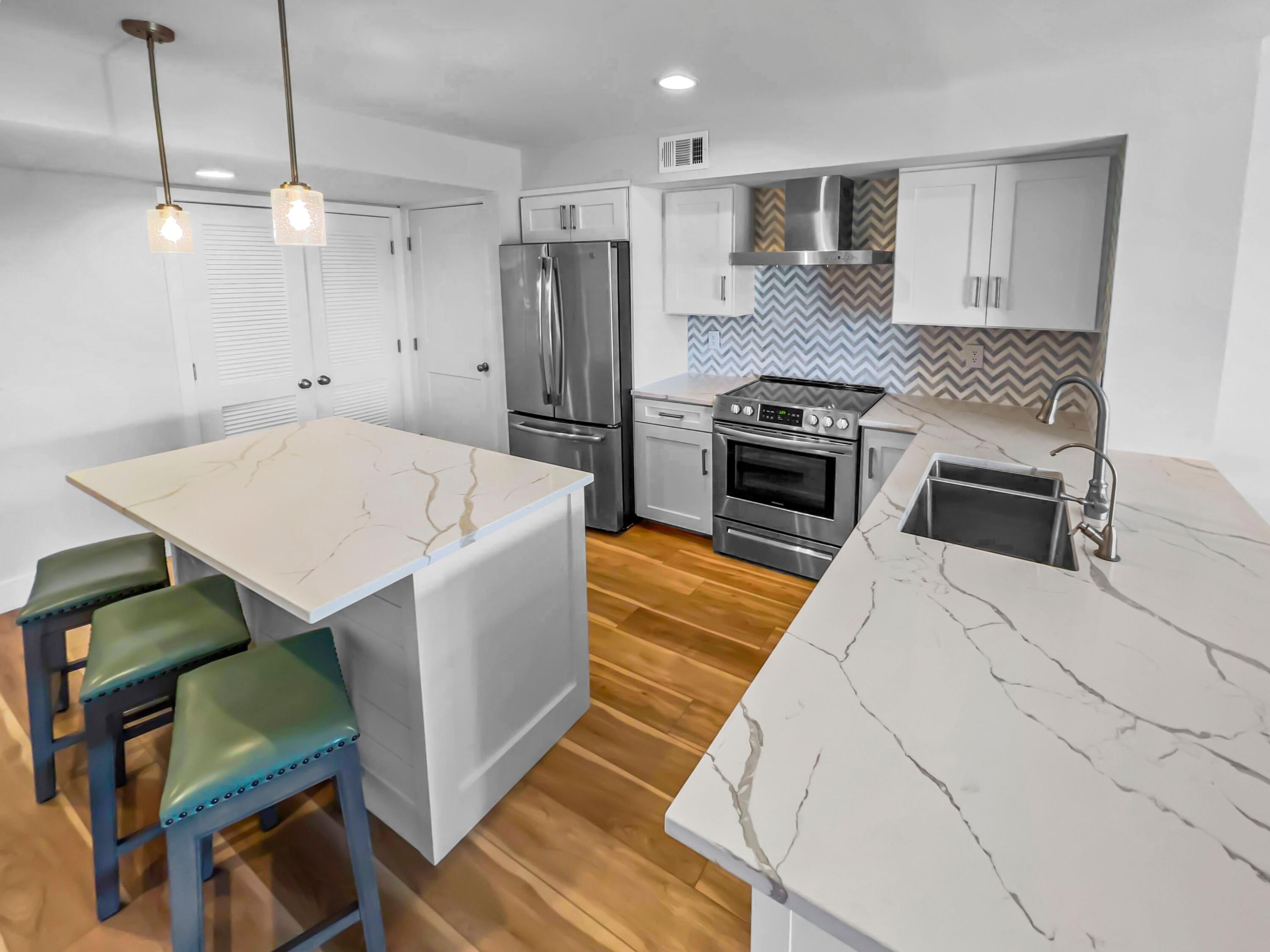 HARBOUR POINT CONDO - Residential