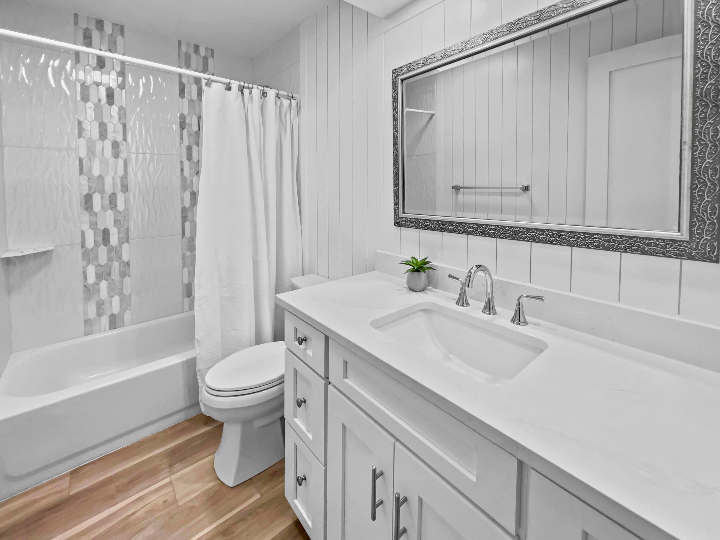 HARBOUR POINT CONDO - Residential