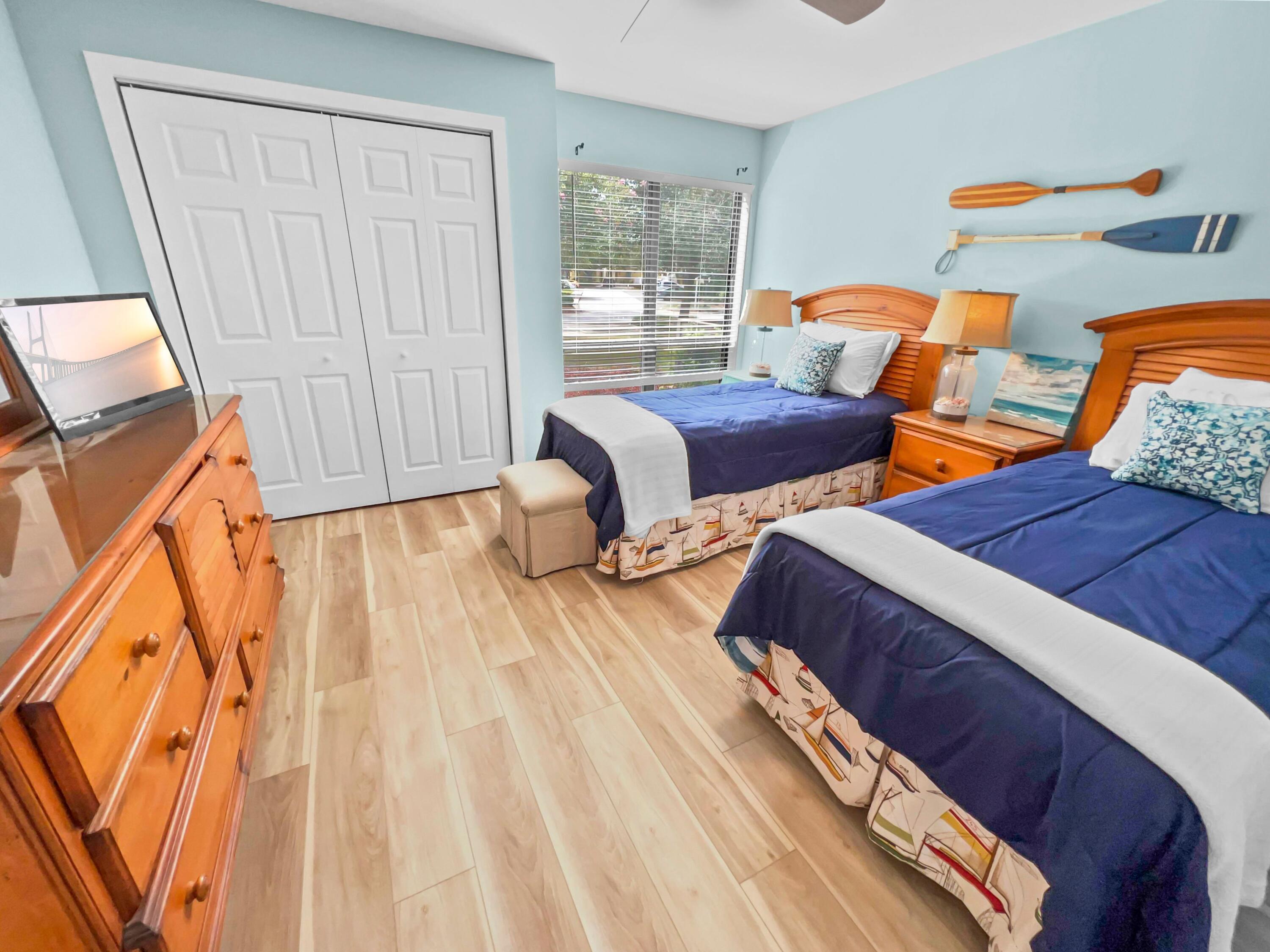 HARBOUR POINT CONDO - Residential