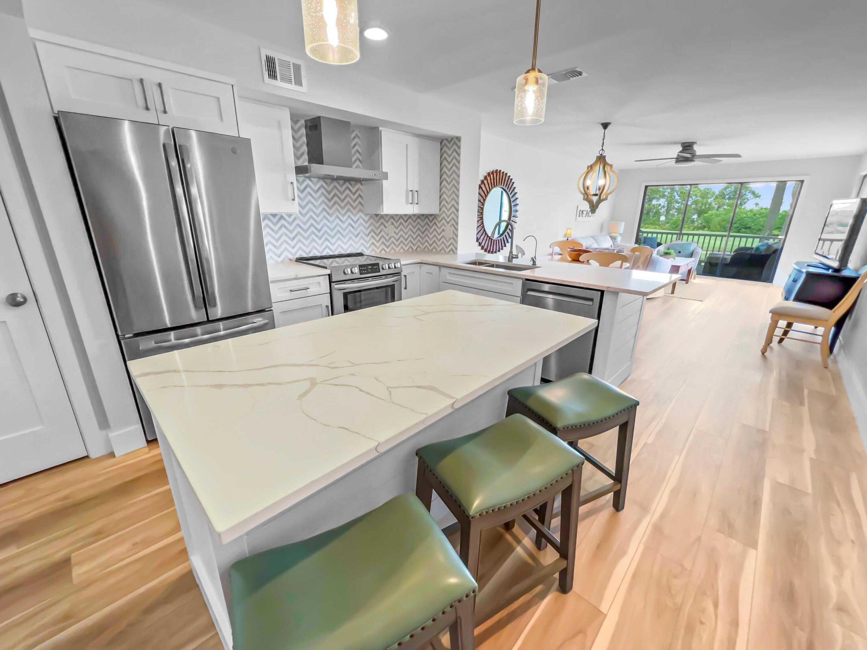 HARBOUR POINT CONDO - Residential