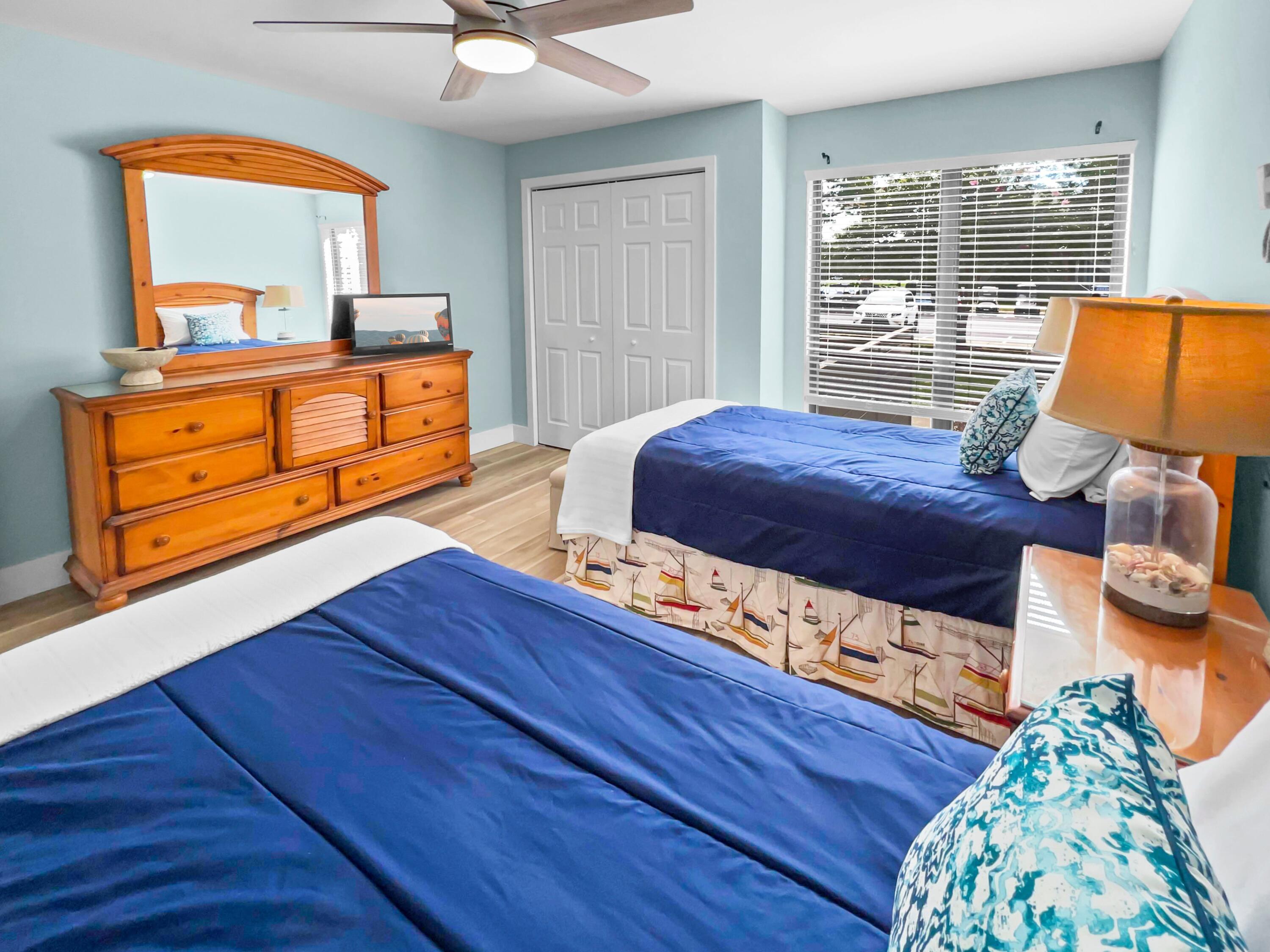 HARBOUR POINT CONDO - Residential