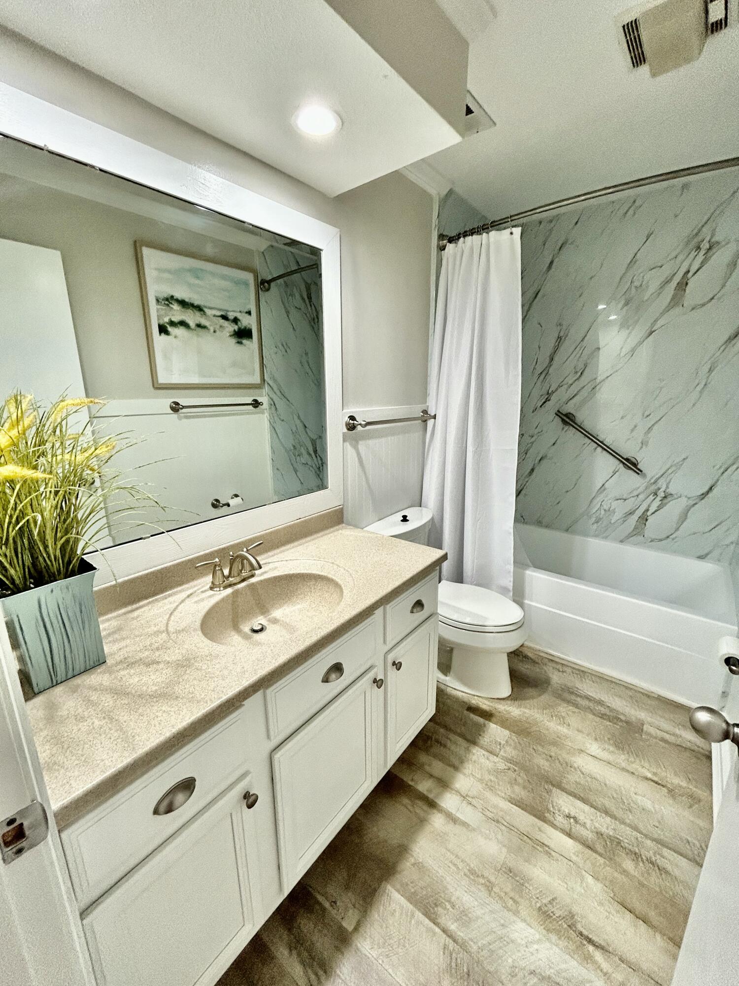 HARBOUR POINT CONDO - Residential