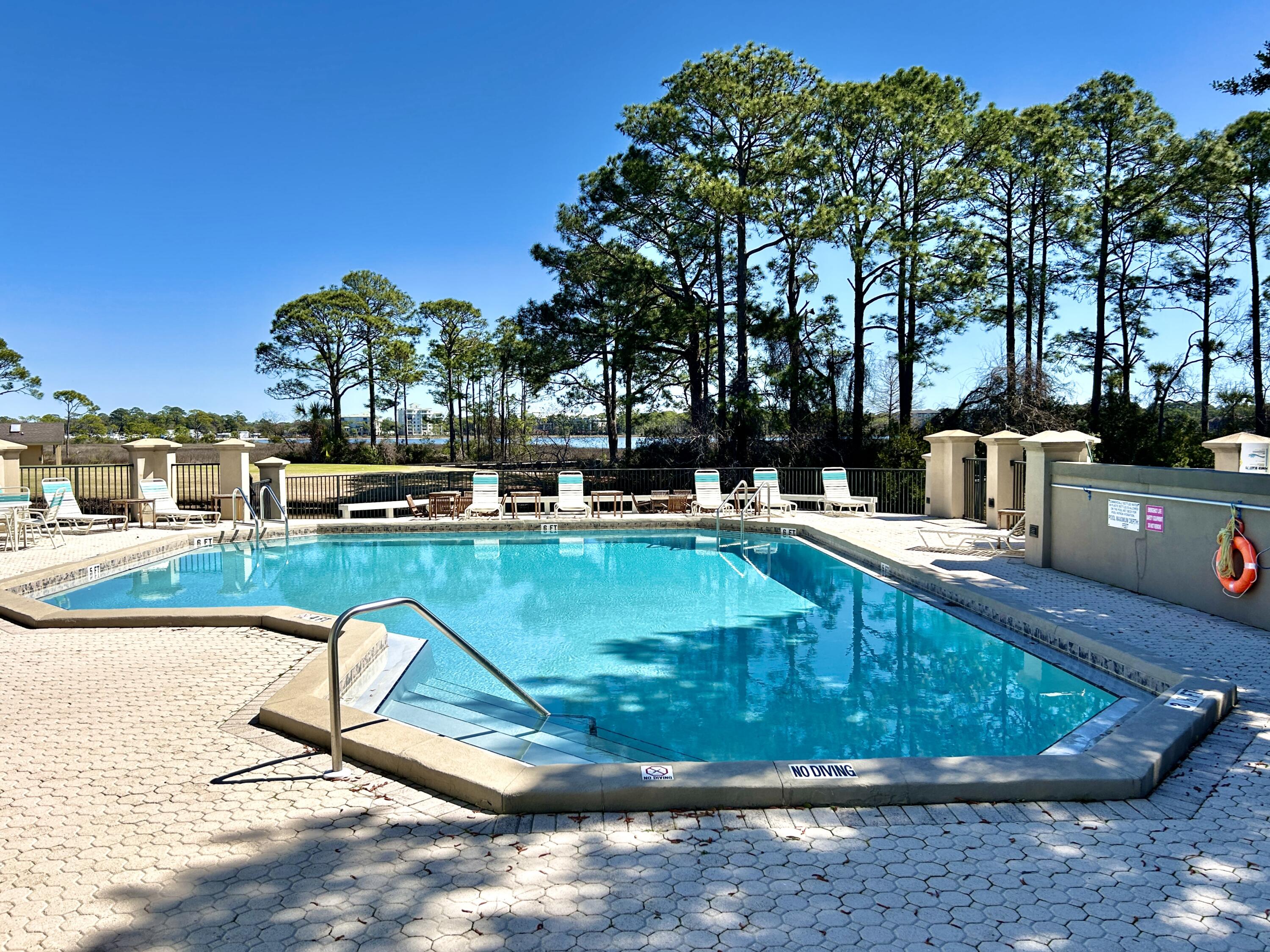 HARBOUR POINT CONDO - Residential