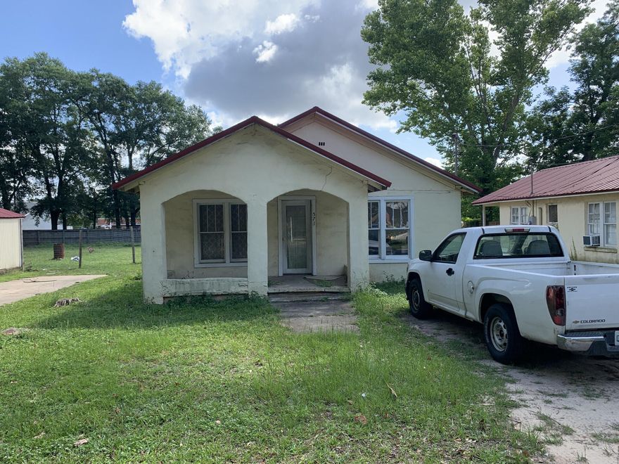 2 homes on one lot! (Duplex) Could be a great cash flowing investment! Both houses can be shown with notice. Prefer cash buyer, Investor. Each house is on month to month for $600. Plenty of room to raise rents, especially if you do some light rehab. Priced below market to attract savvy investor, or live in one and pay your mortgage with the other!!